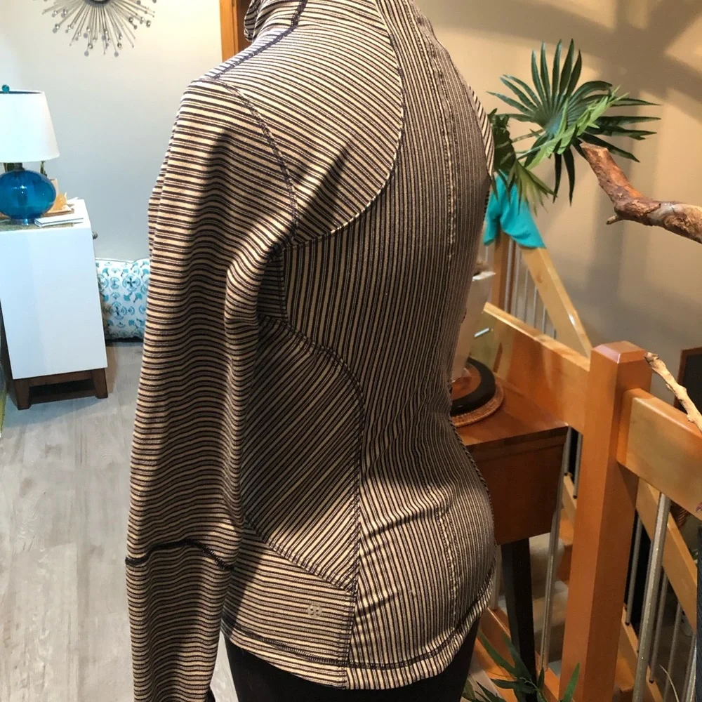 Lululemon jacket - Picture 4 of 5